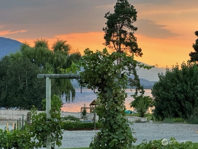 15 Oro Beach Drive, Oroville, WA 98844