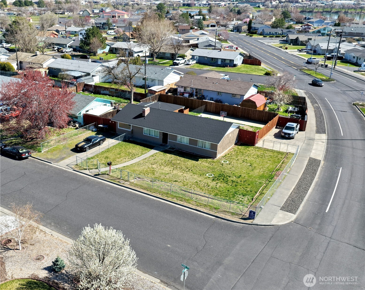 305 N Earl Road, Moses Lake, WA 98837
