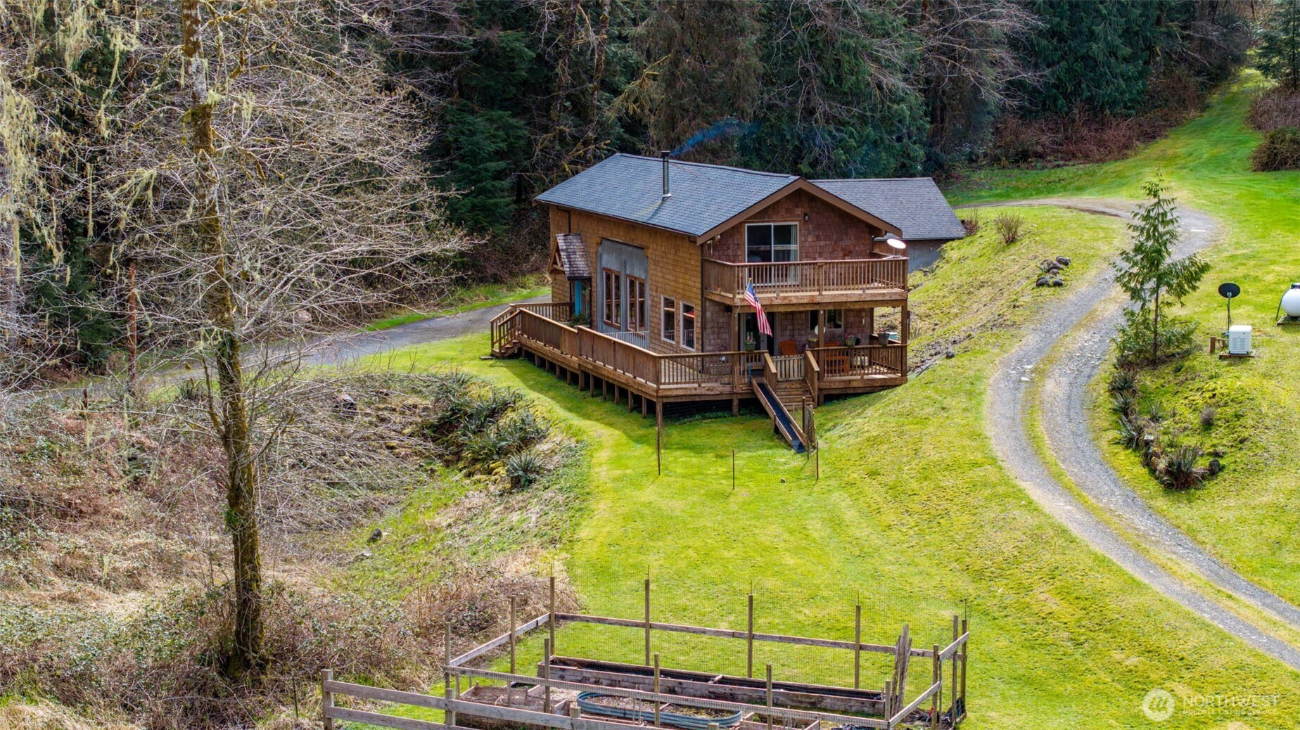 27 Olson Road, Quinault, WA 98575