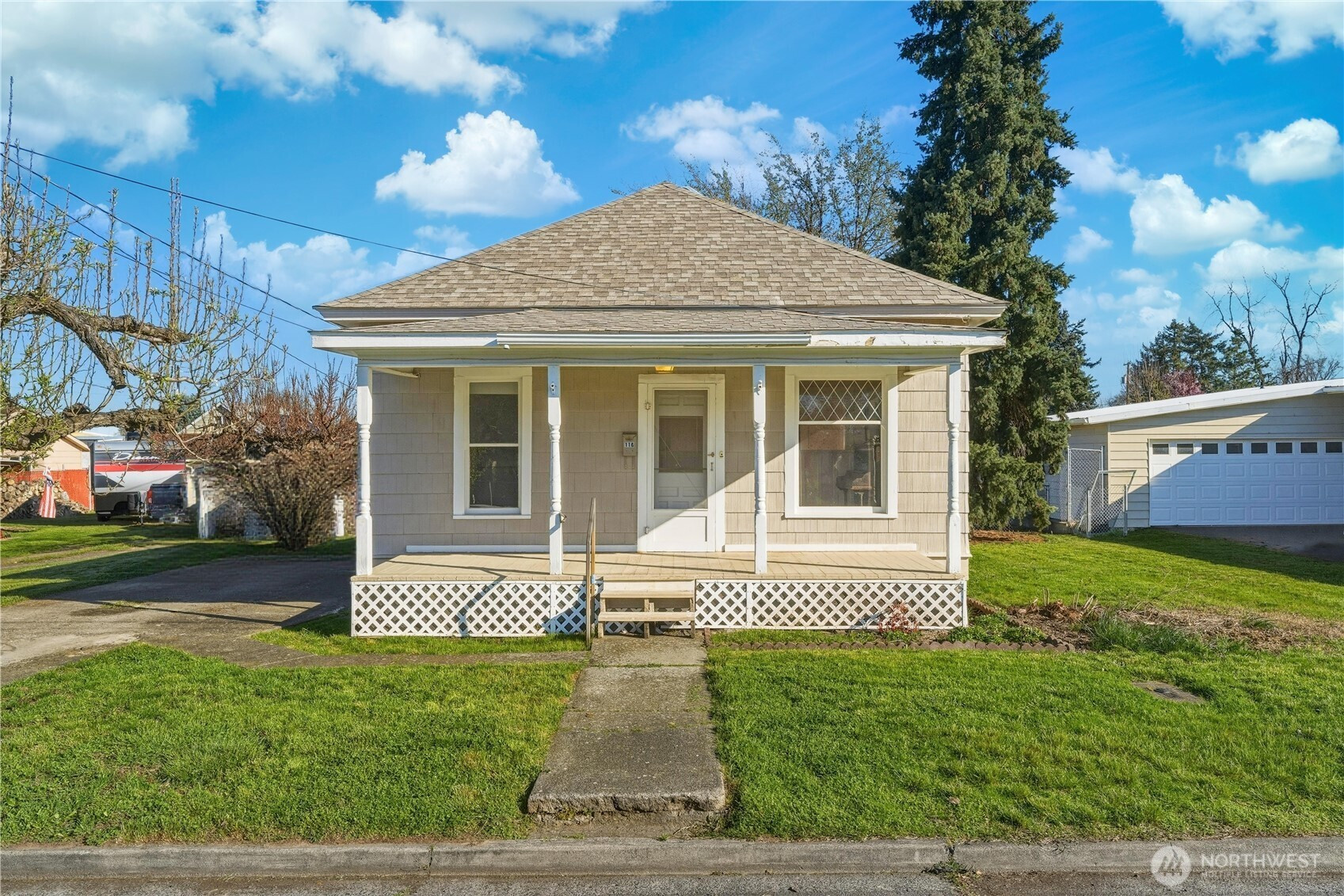 116 SW 9th Street, College Place, WA 99324