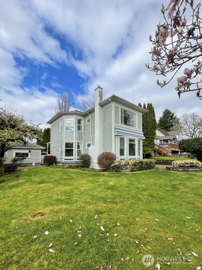 1510 W Water Street, South Bend, WA 98586