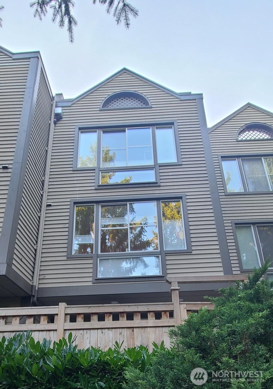 1817 11th Avenue W, Seattle, WA 98119