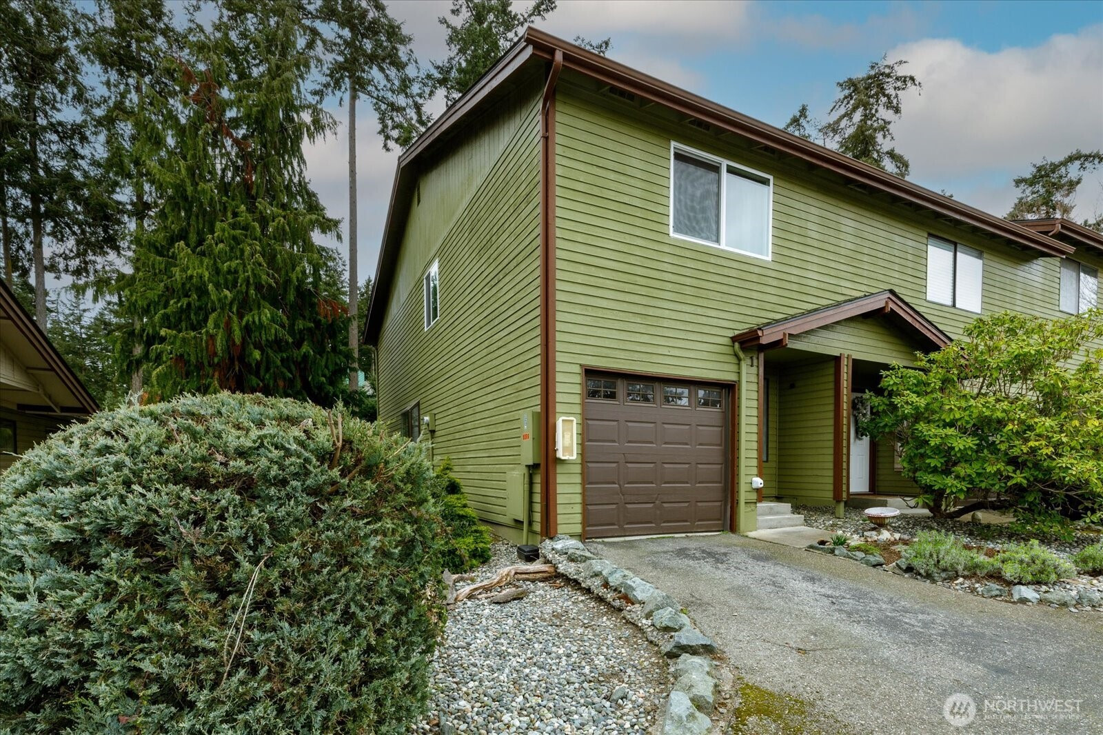 690 NW Atalanta Way, Oak Harbor, WA 98277