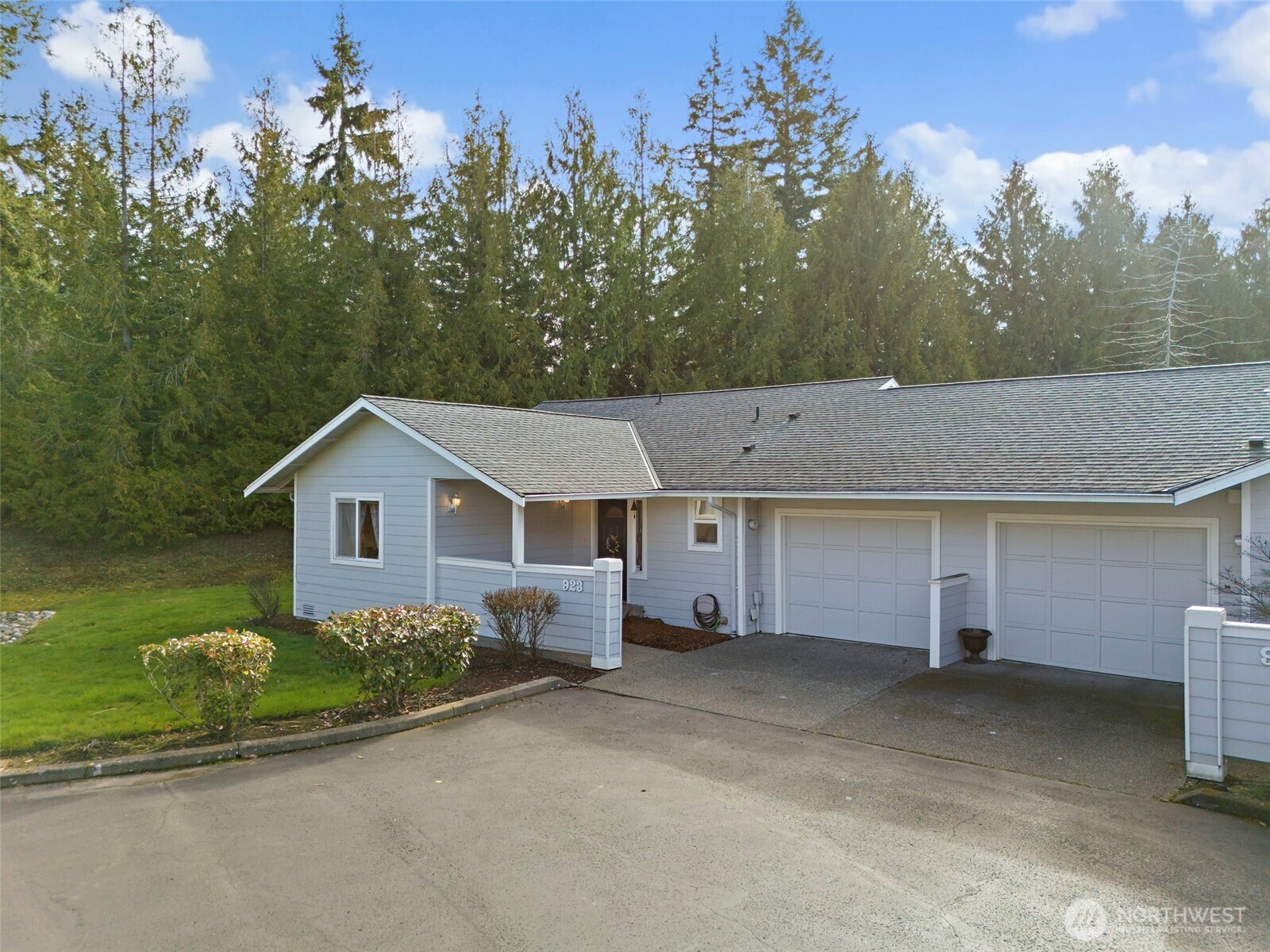 923 NW Leisure Ln, Bremerton, WA 98311