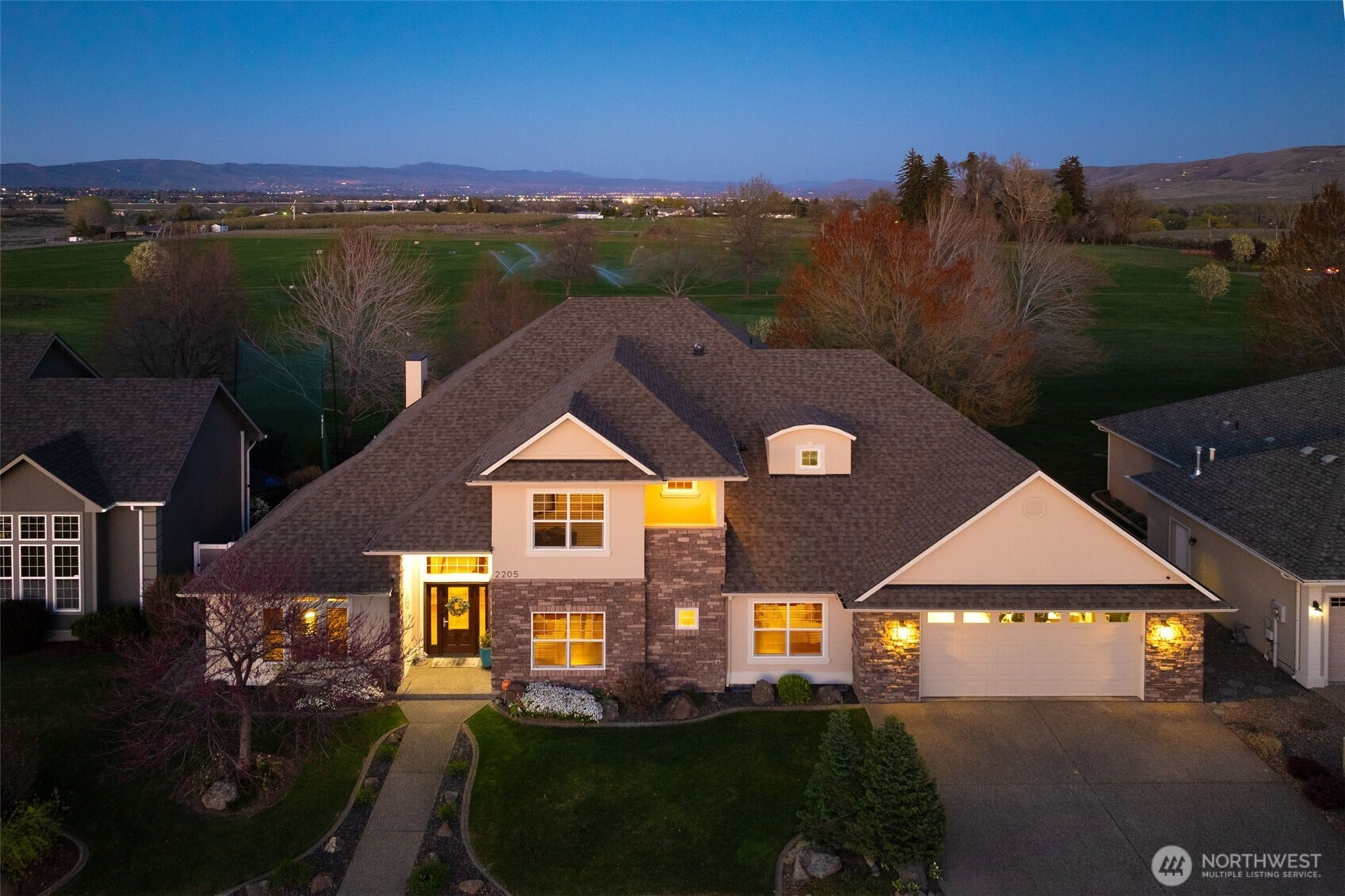 2205 S 88th Avenue, Yakima, WA 98903