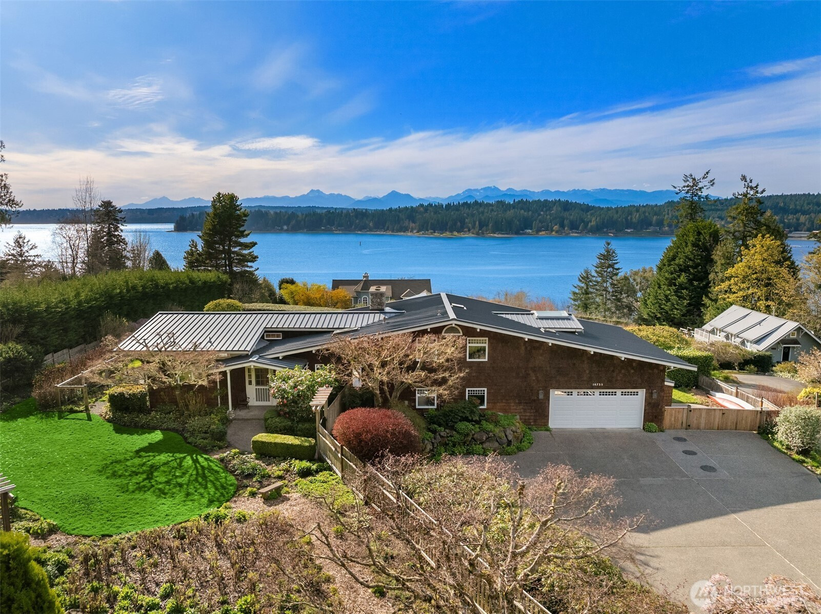 14735 Henderson Road NE, Bainbridge Island, WA 98110