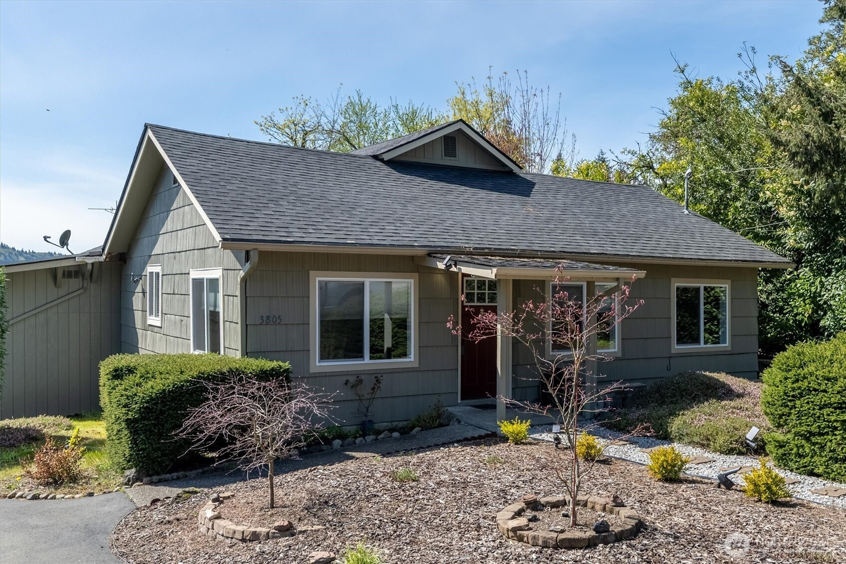 3805 Pacific Way, Longview, WA 98632