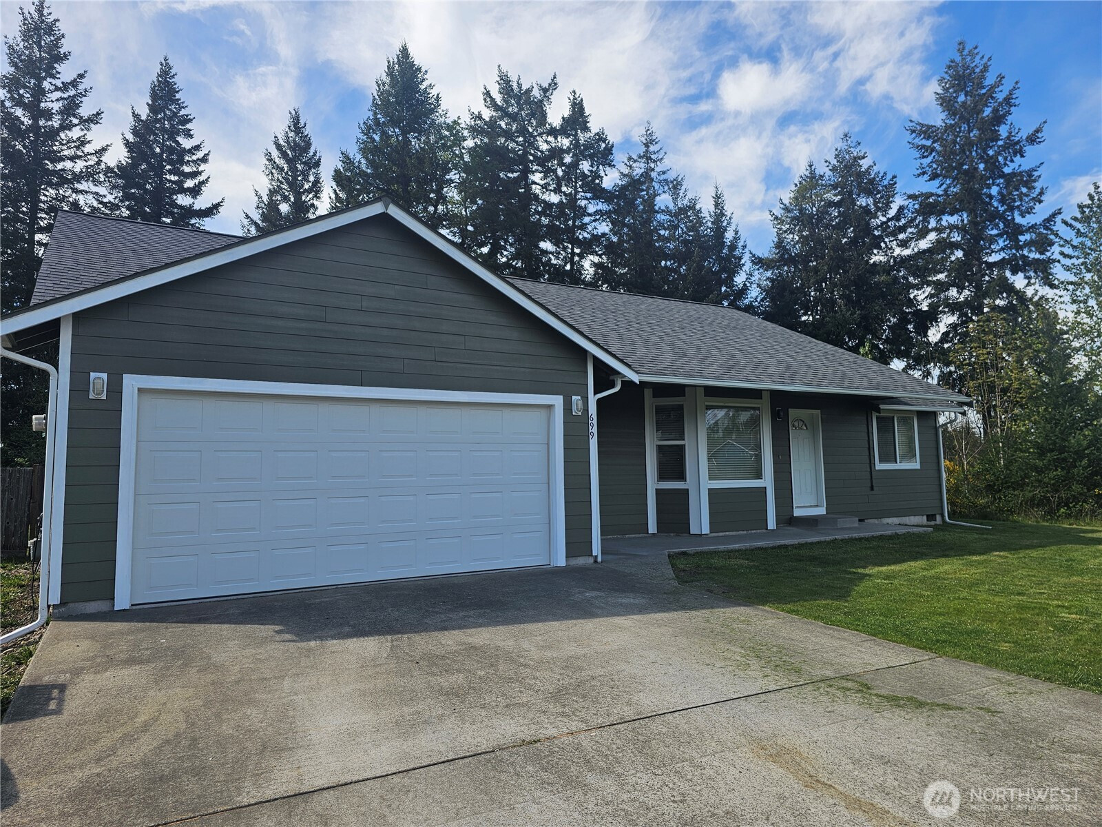 699 Myers Street SE, Rainier, WA 98576