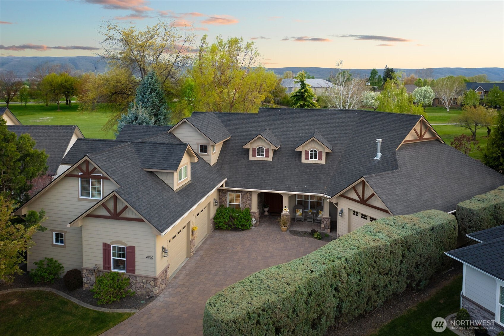 8820 Braeburn Loop, Yakima, WA 98903