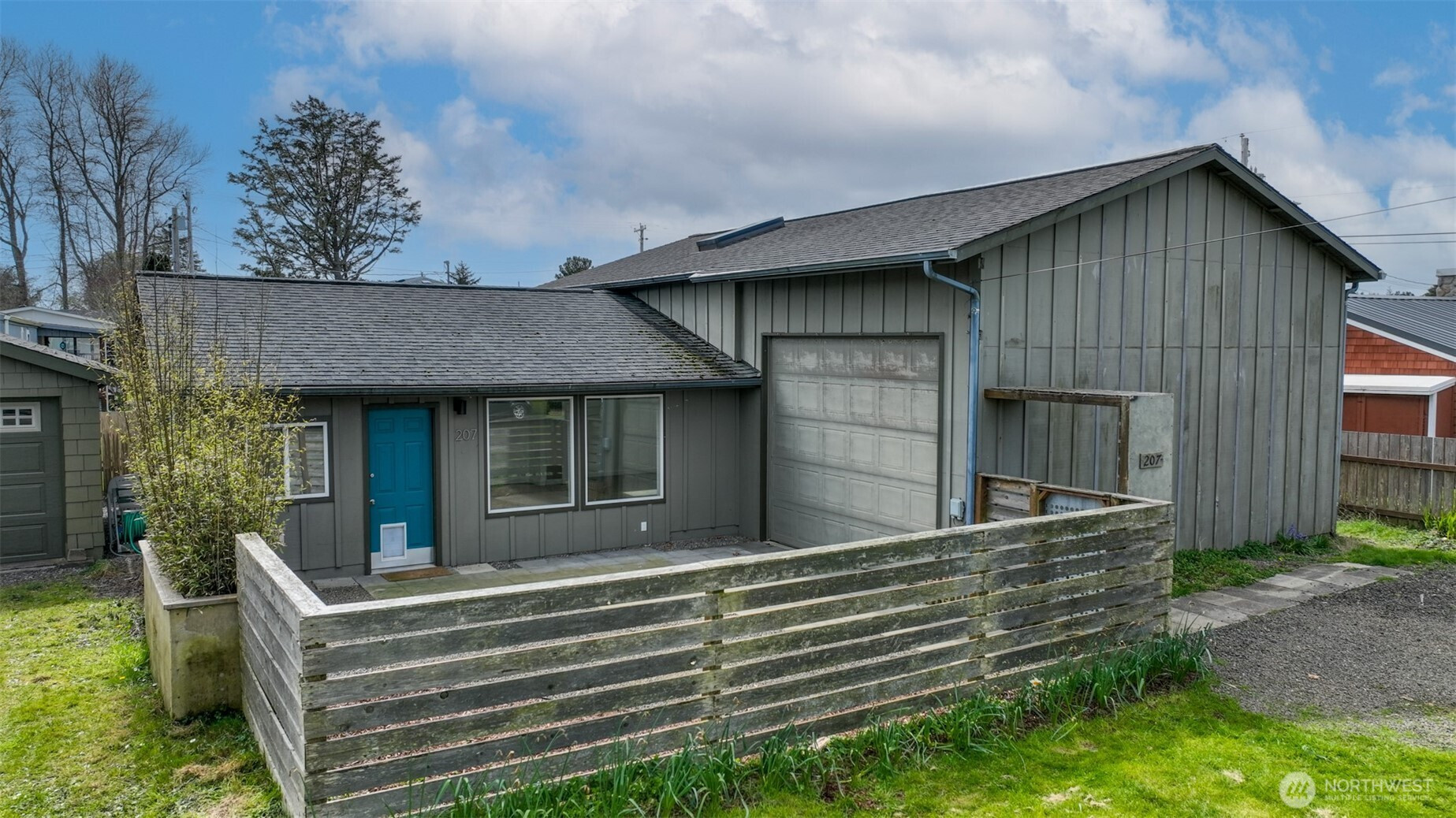 207 5th Street NE, Long Beach, WA 98631