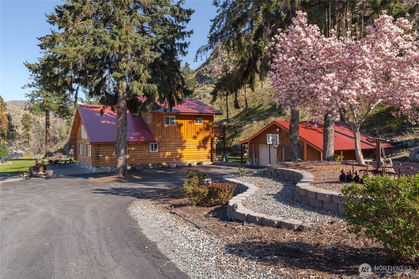 540 Highway 153, Pateros, WA 98846