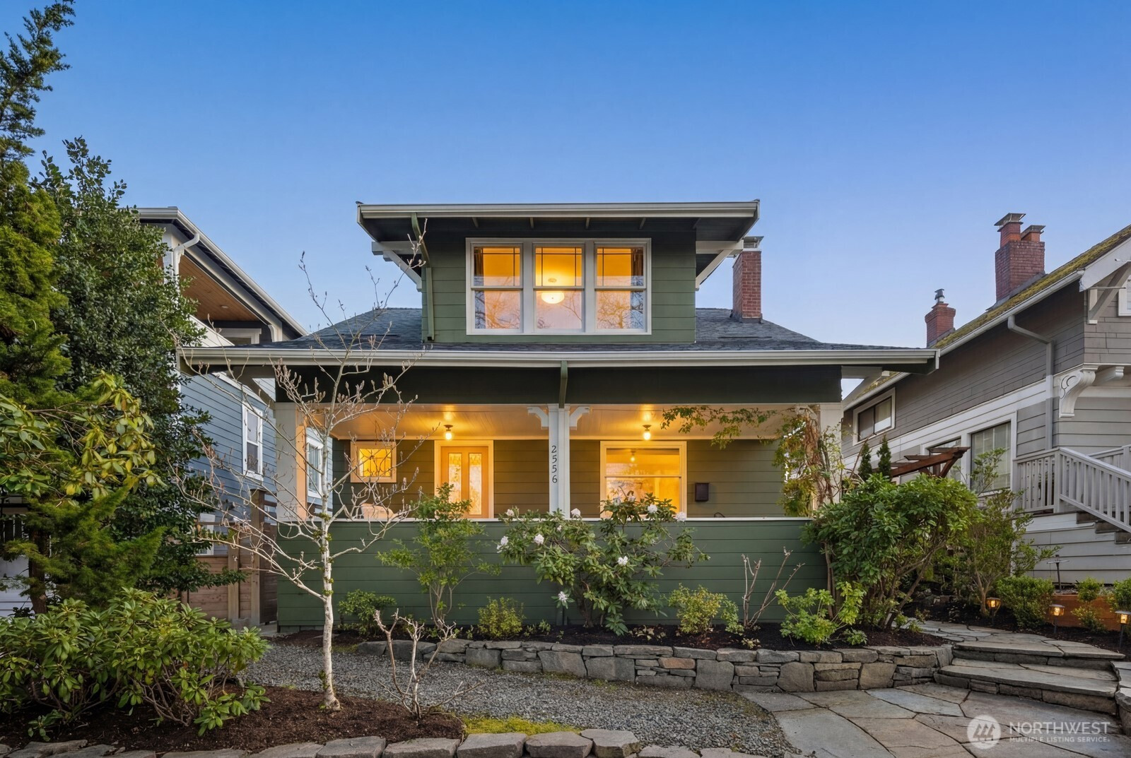 2556 10th Avenue W, Seattle, WA 98119