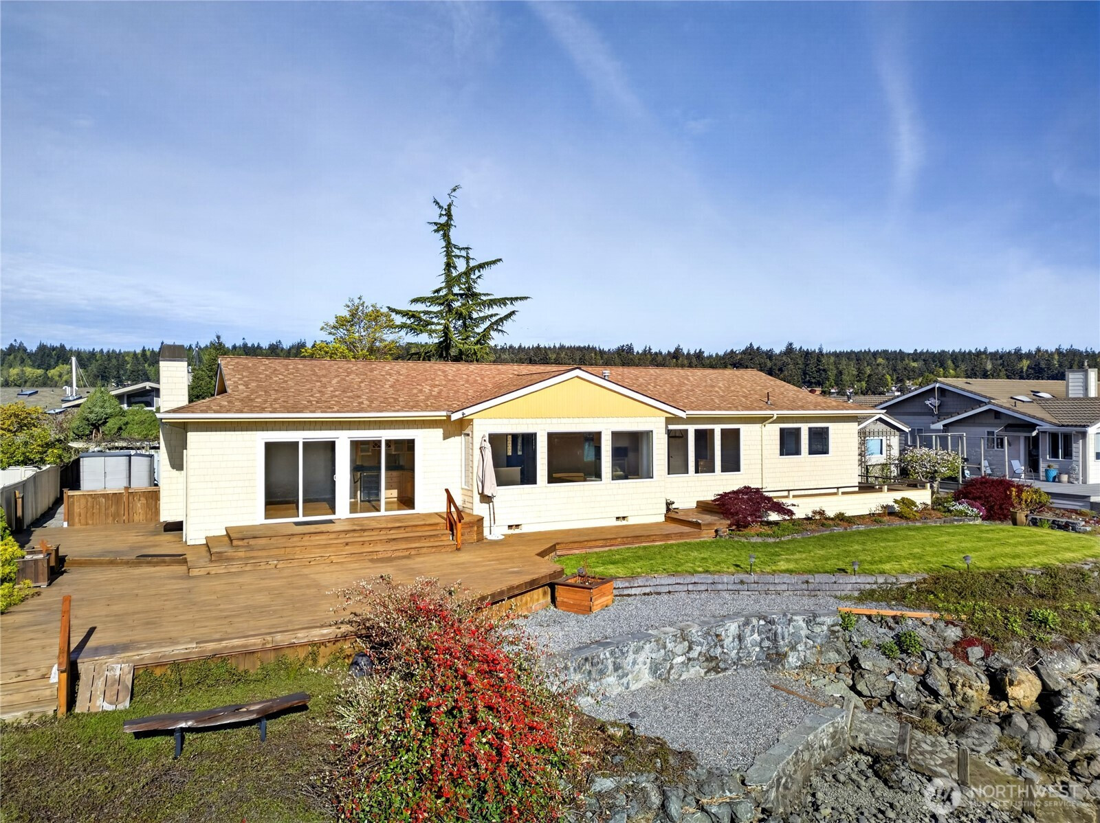 811 Shoshone Dr, La Conner, WA 98257