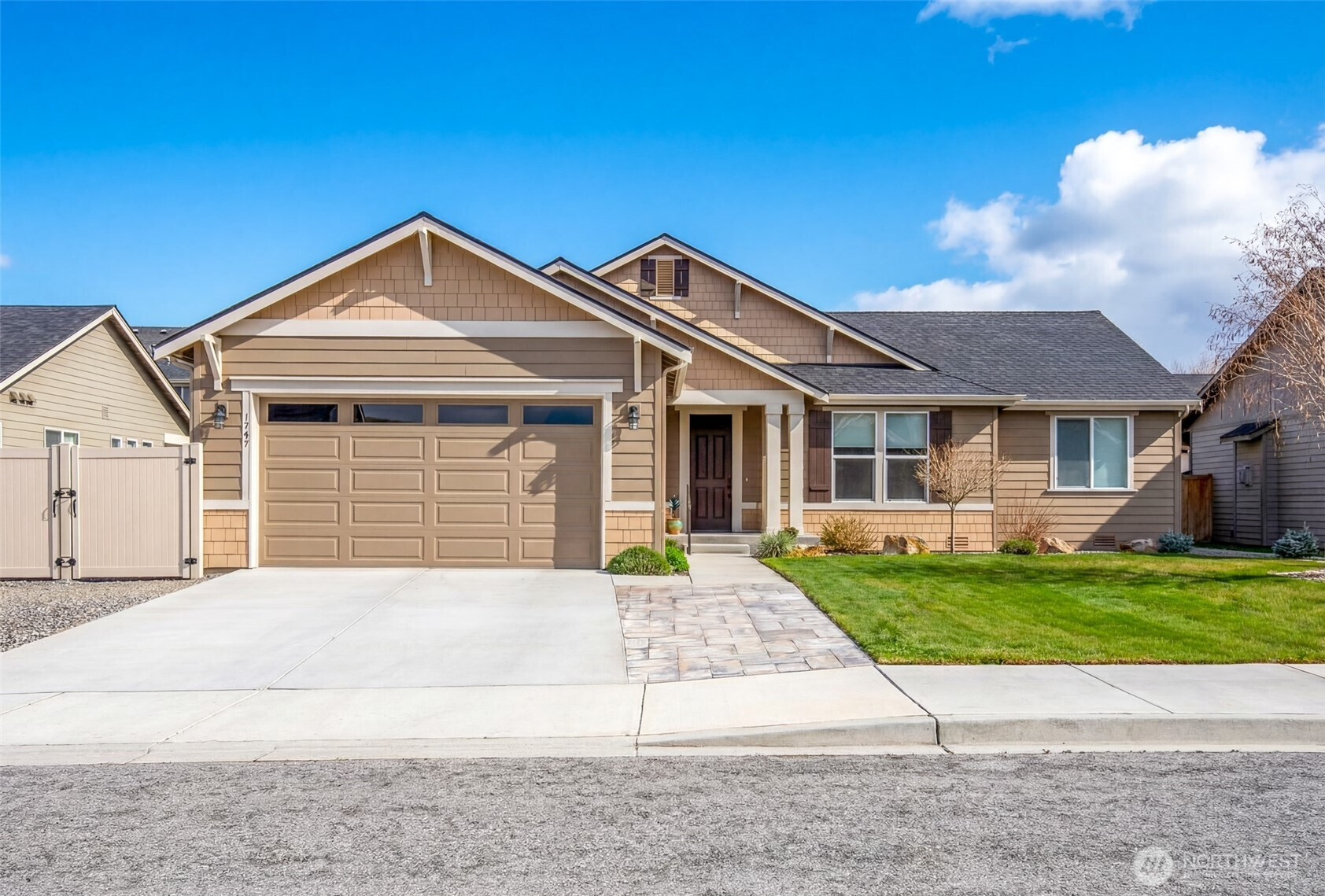 1747 S Blanchard Loop, East Wenatchee, WA 98802