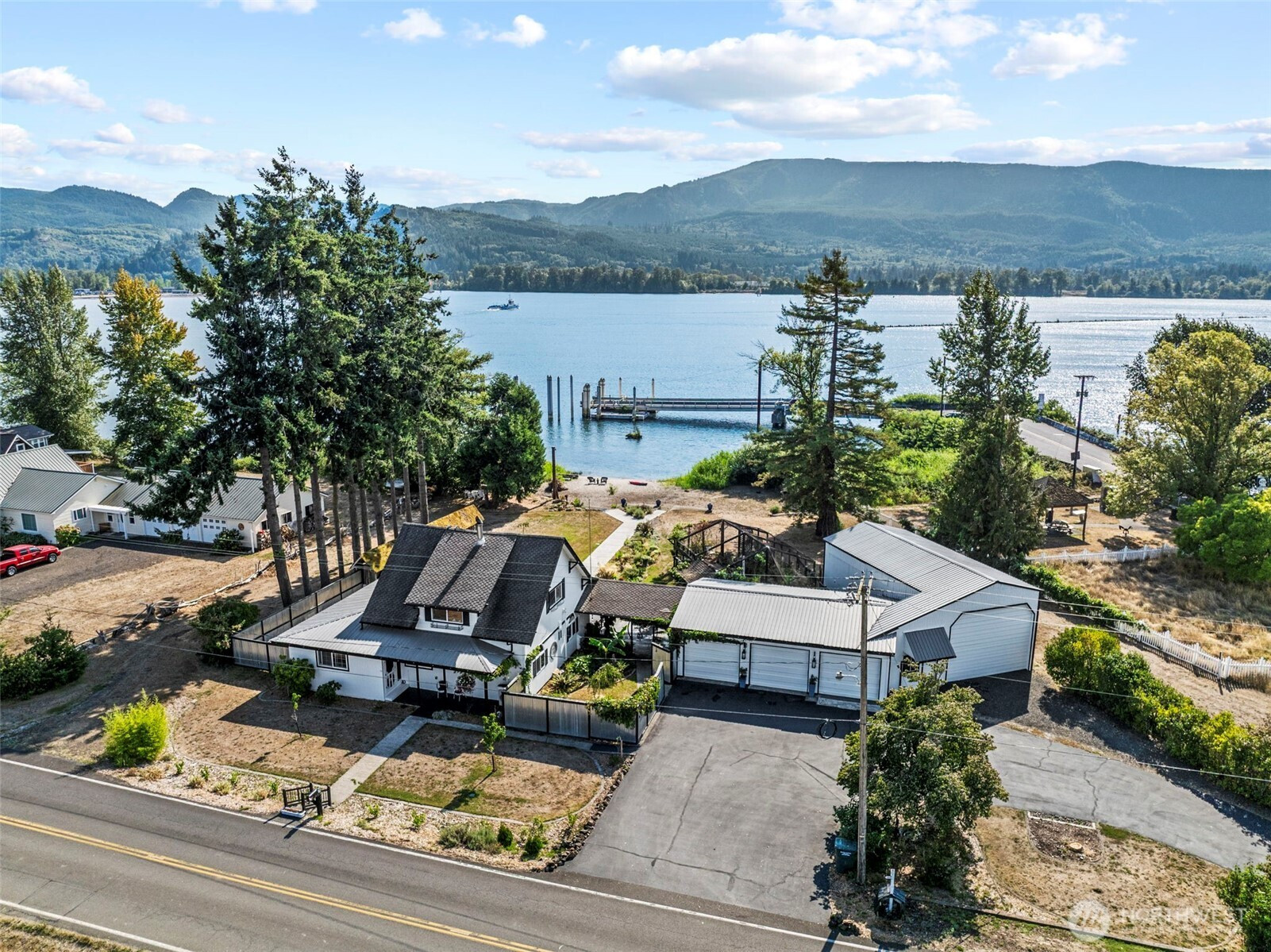 10 E Sunny Sands Road, Cathlamet, WA 98612