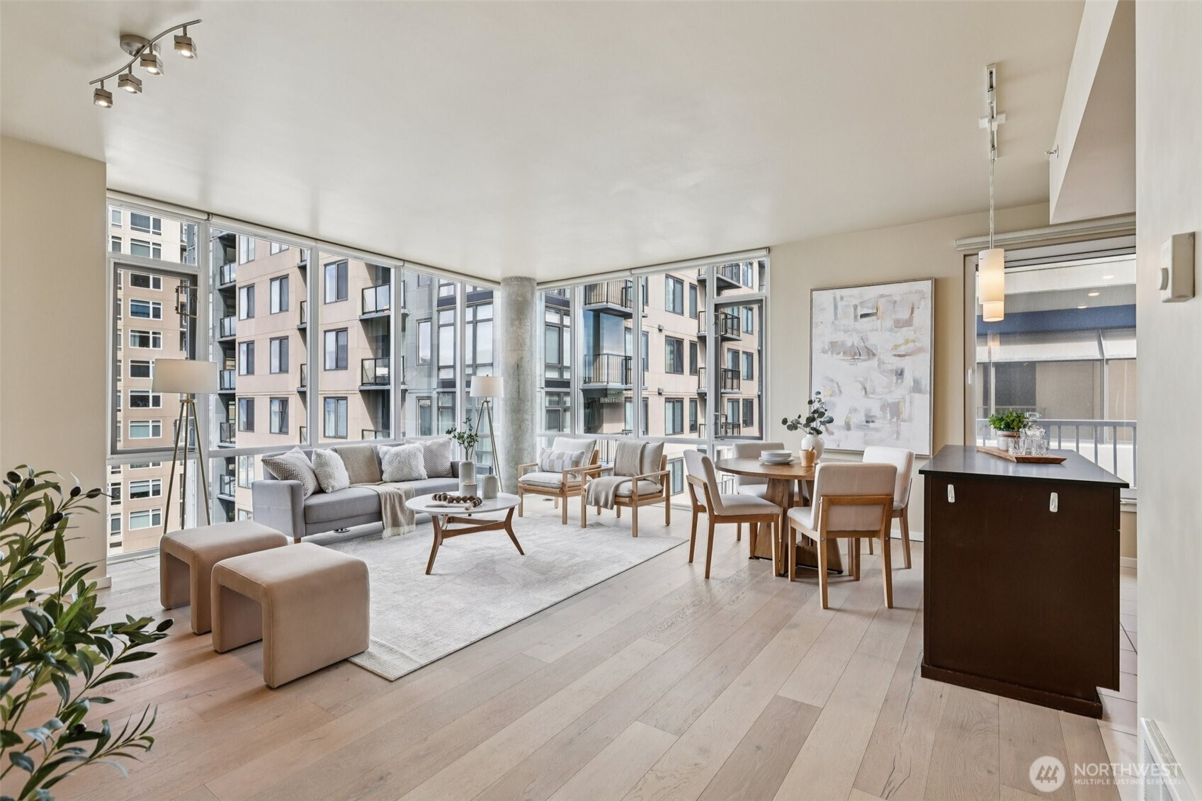 76 Cedar Street, Seattle, WA 98121