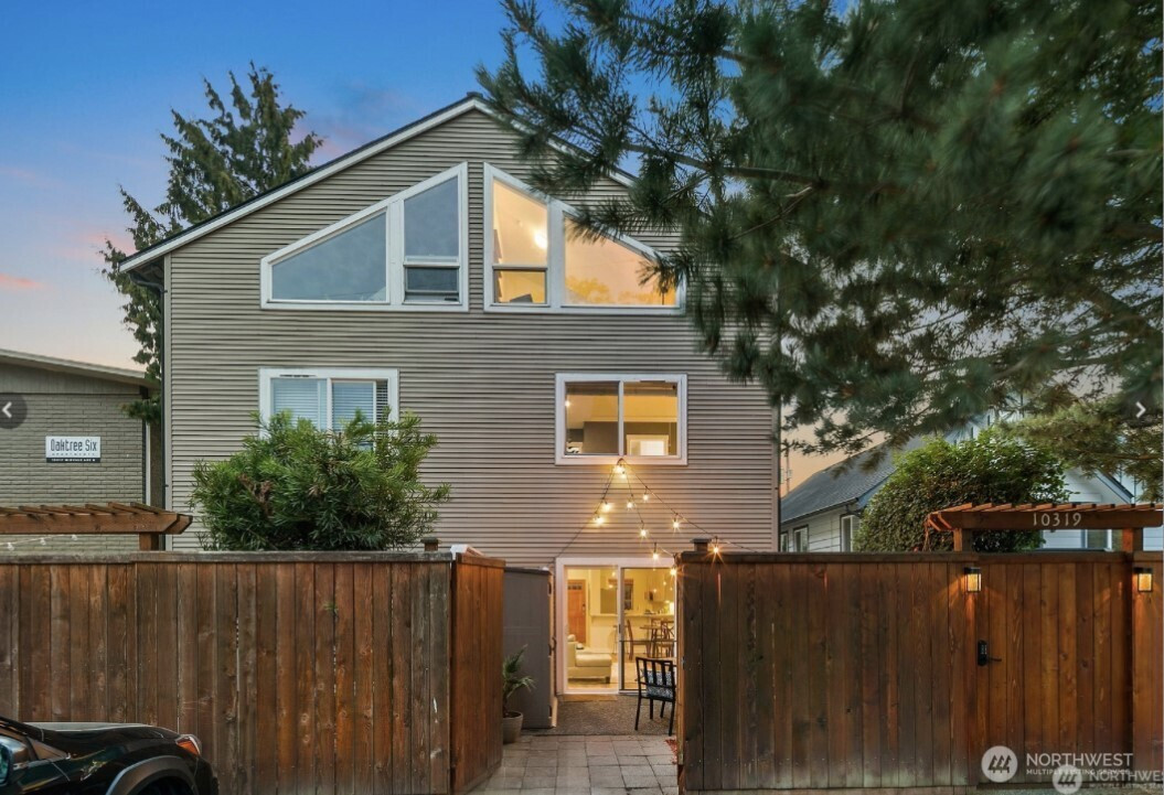 10319 Midvale Avenue N, Seattle, WA 98133