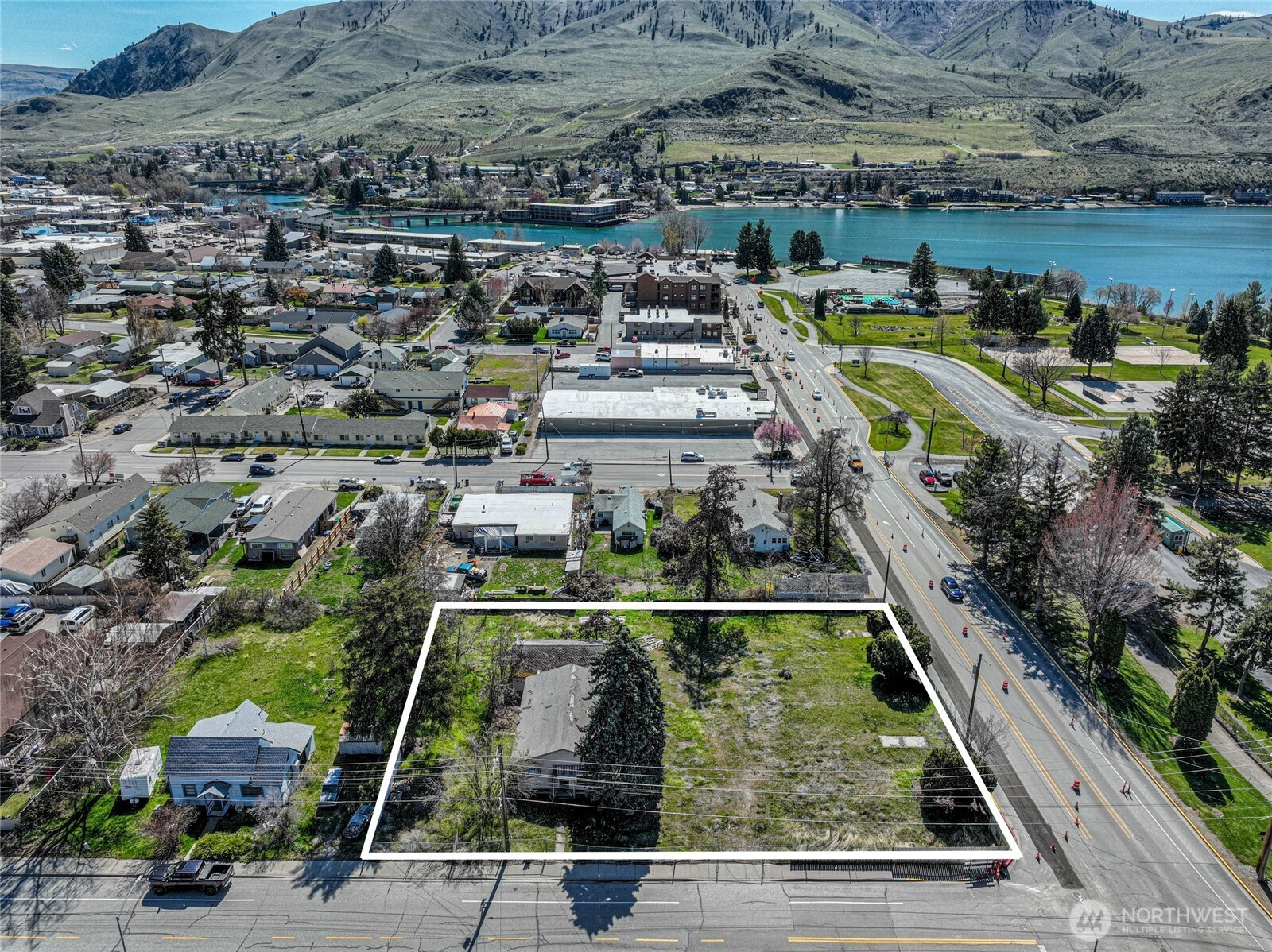 325 W Highland Avenue, Chelan, WA 98816