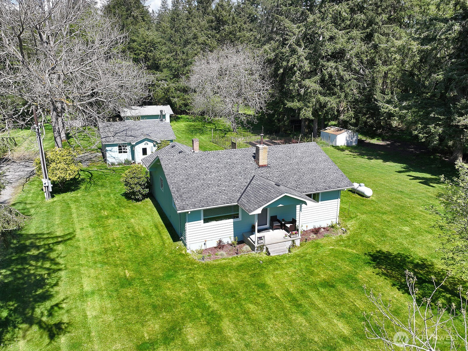 397 Lagoon Point Road, Greenbank, WA 98253