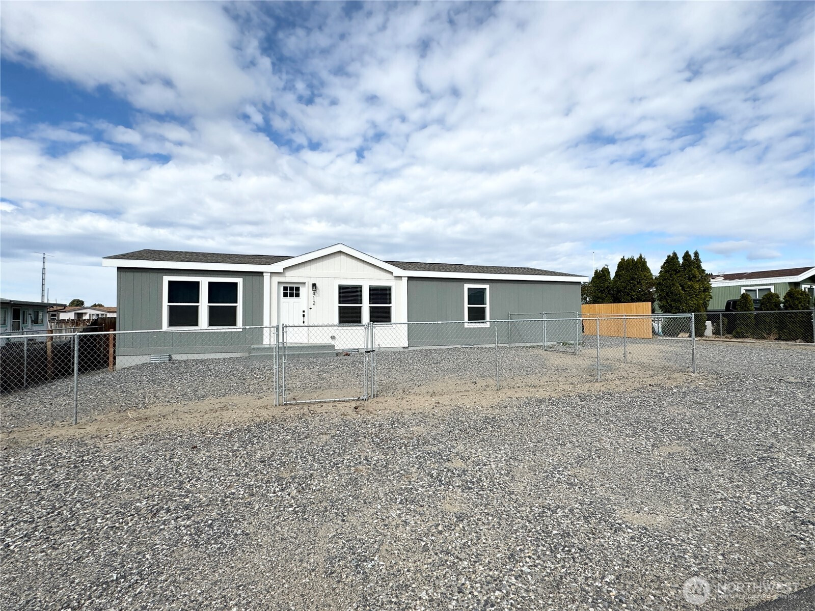 412 SW Thunderbird Way, Mattawa, WA 99349