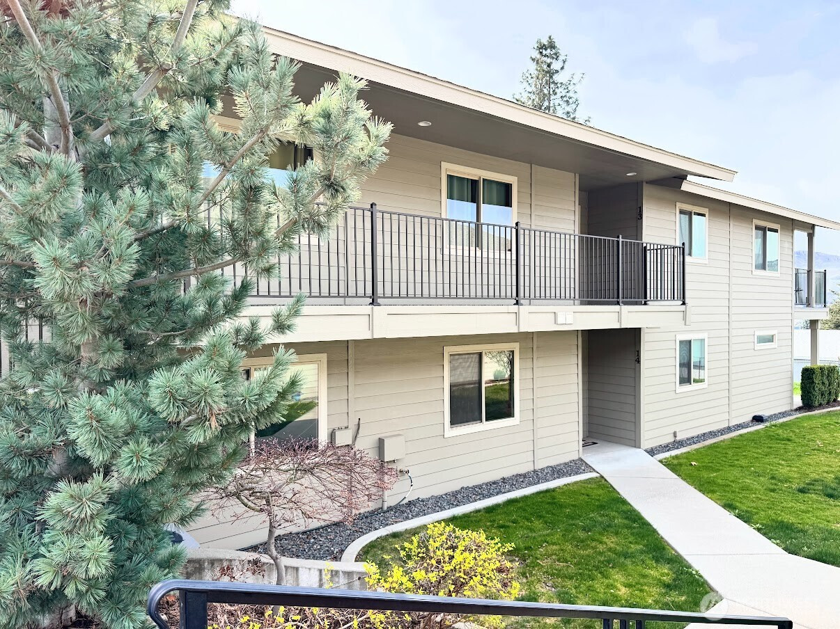 520 11th Street NE, East Wenatchee, WA 98802