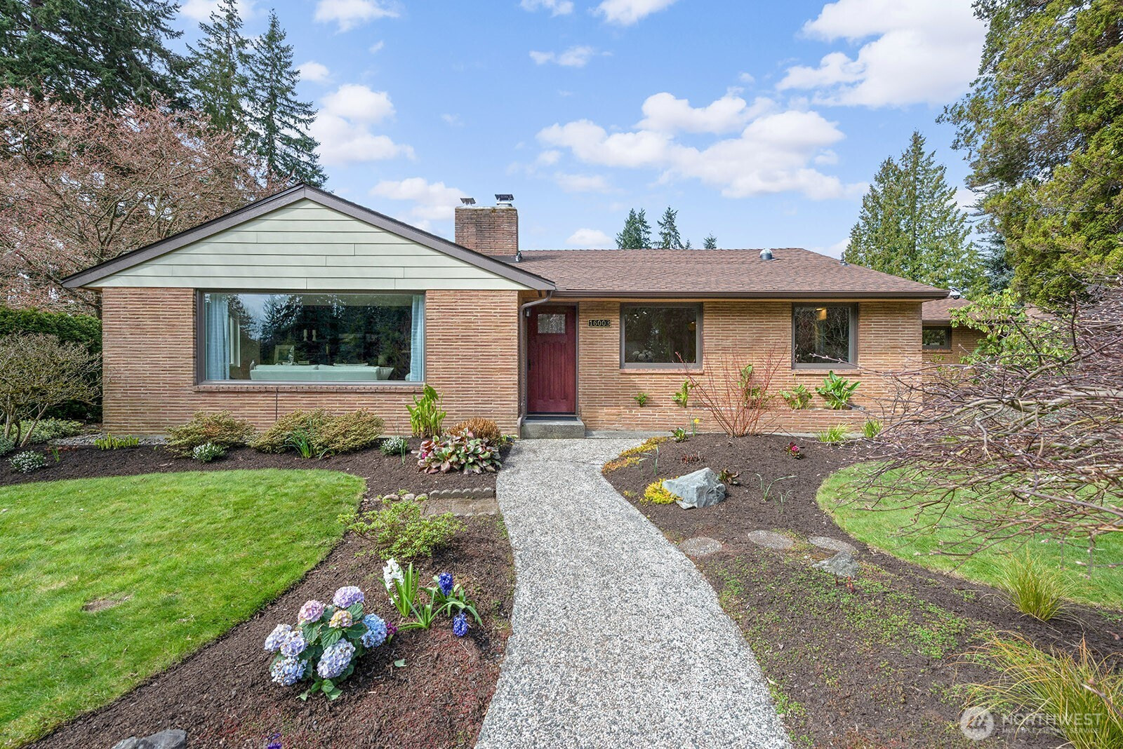 16003 32nd Avenue NE, Lake Forest Park, WA 98155