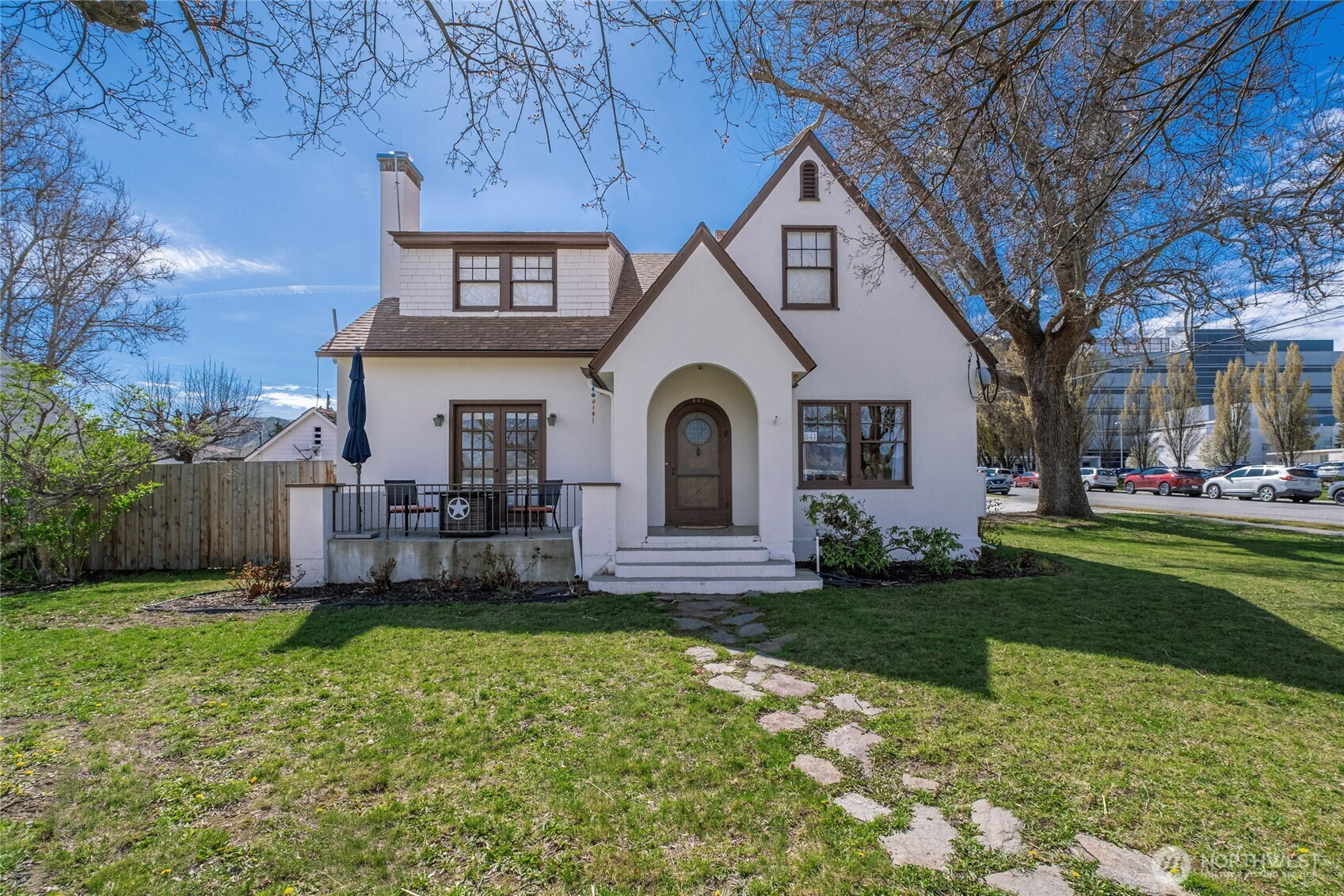 841 Red Apple Road, Wenatchee, WA 98801