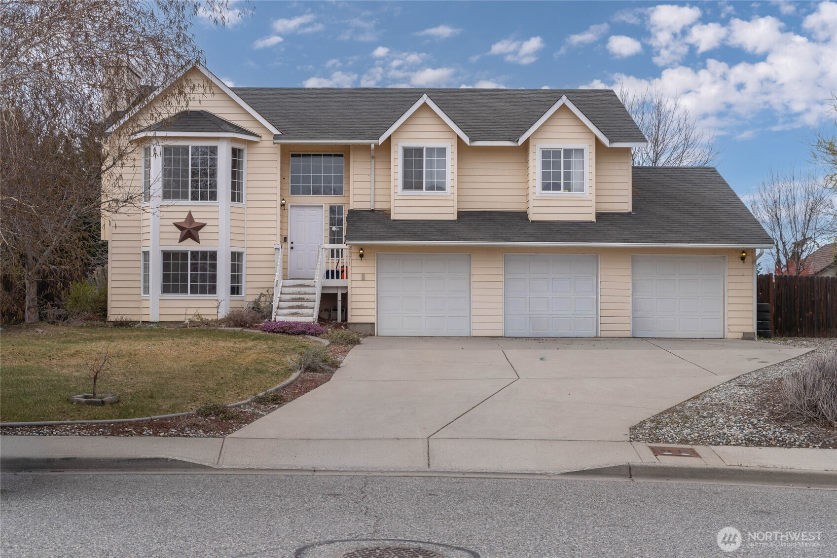 2371 Veedol Drive E, East Wenatchee, WA 98802