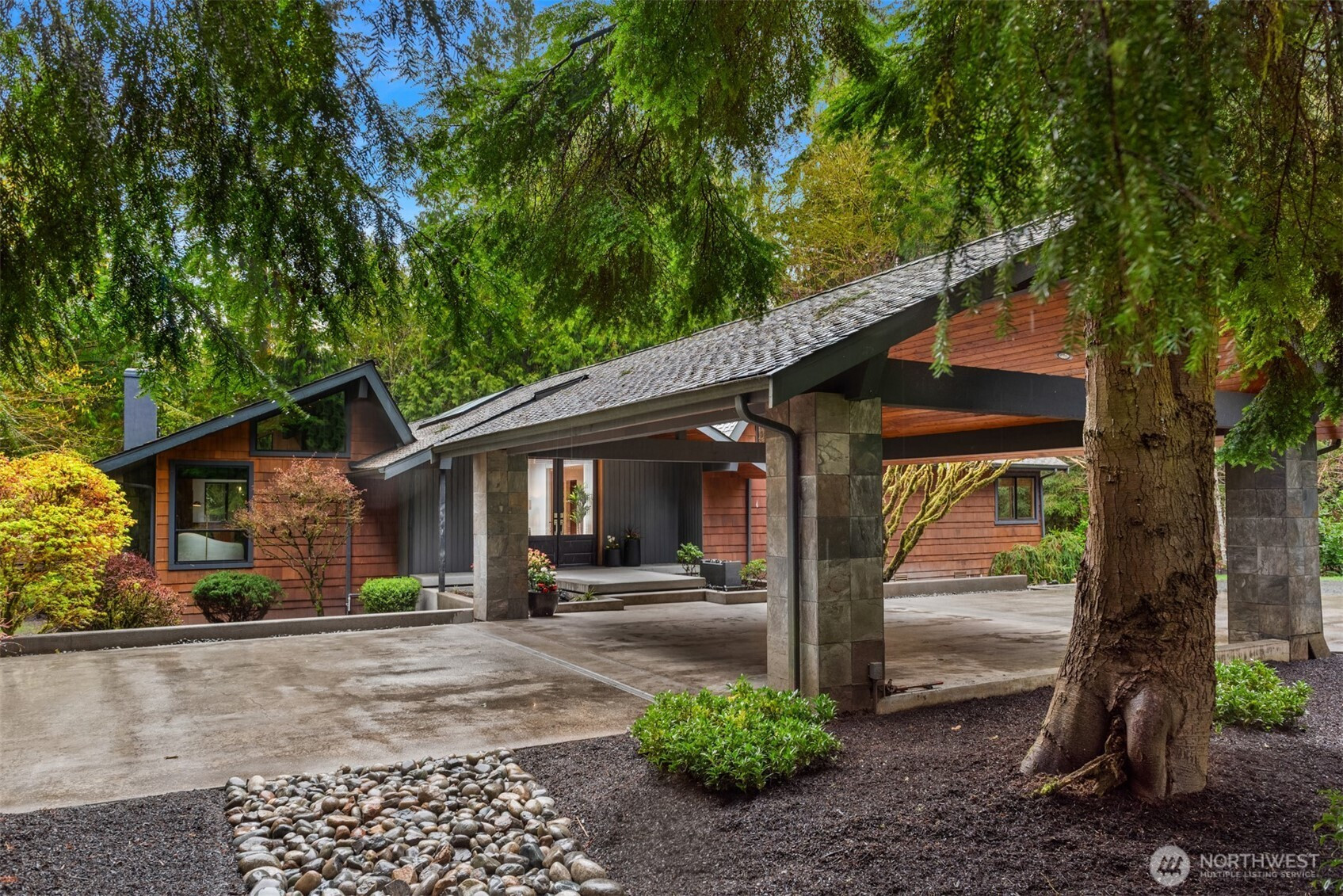 22601 95TH Avenue SE, Woodinville, WA 98077