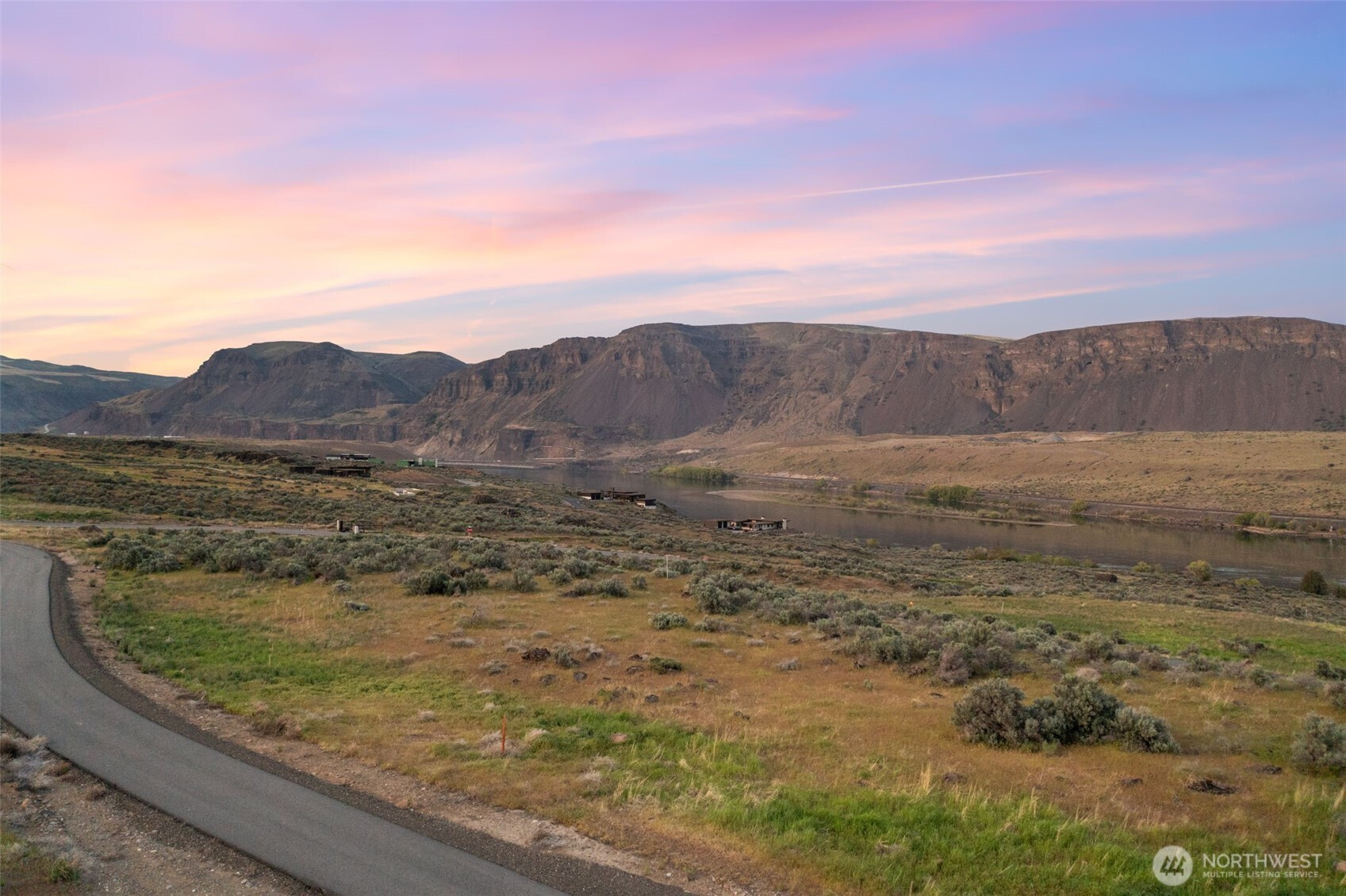 33 Stagecoach Lane, Malaga, WA 98828