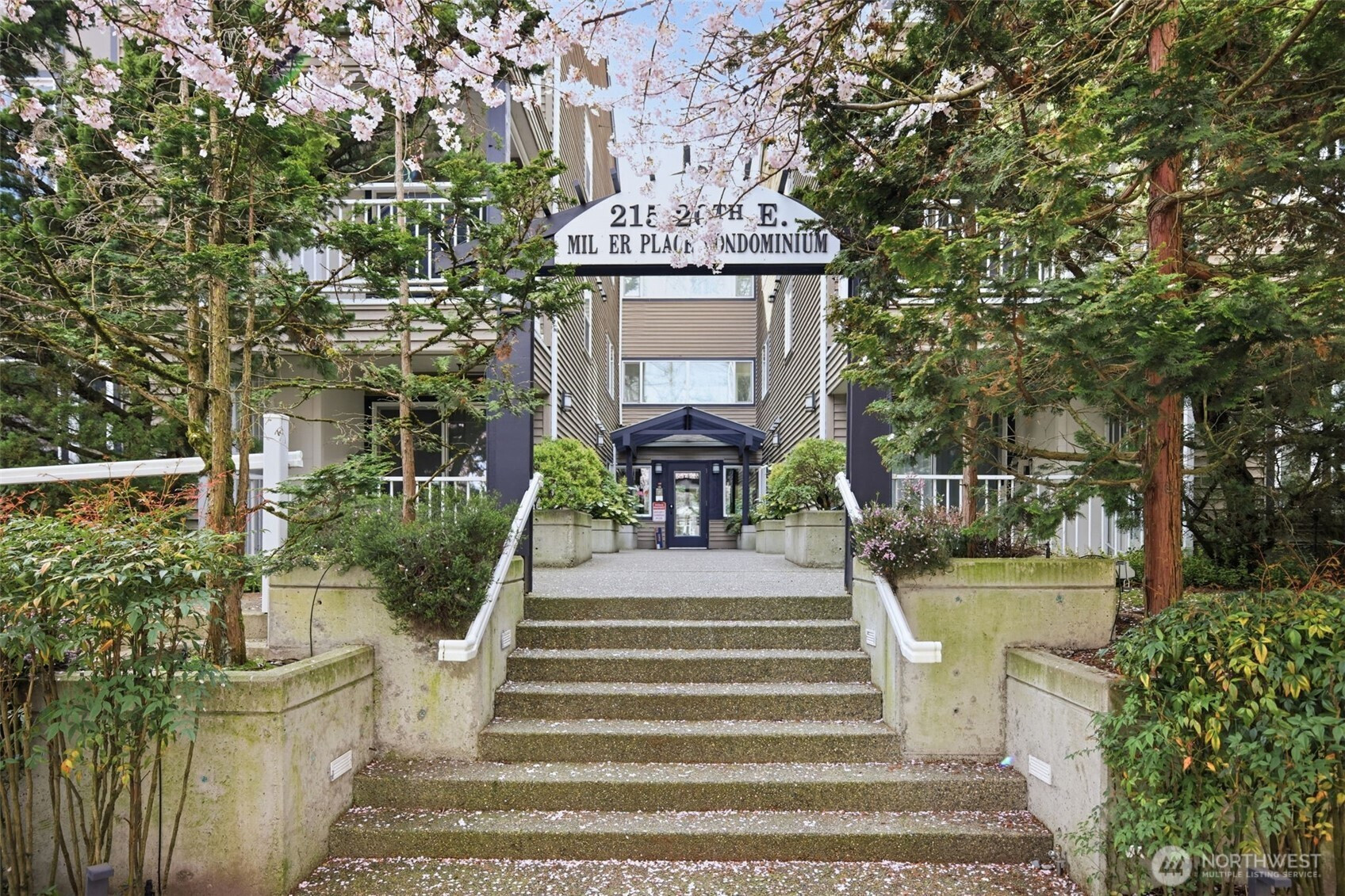 215 20th Avenue E, Seattle, WA 98112