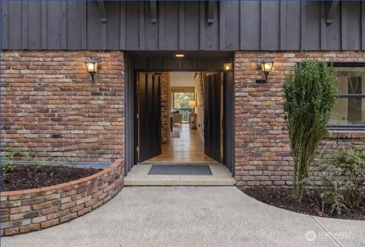 16521 NE 1st Place, Bellevue, WA 98008