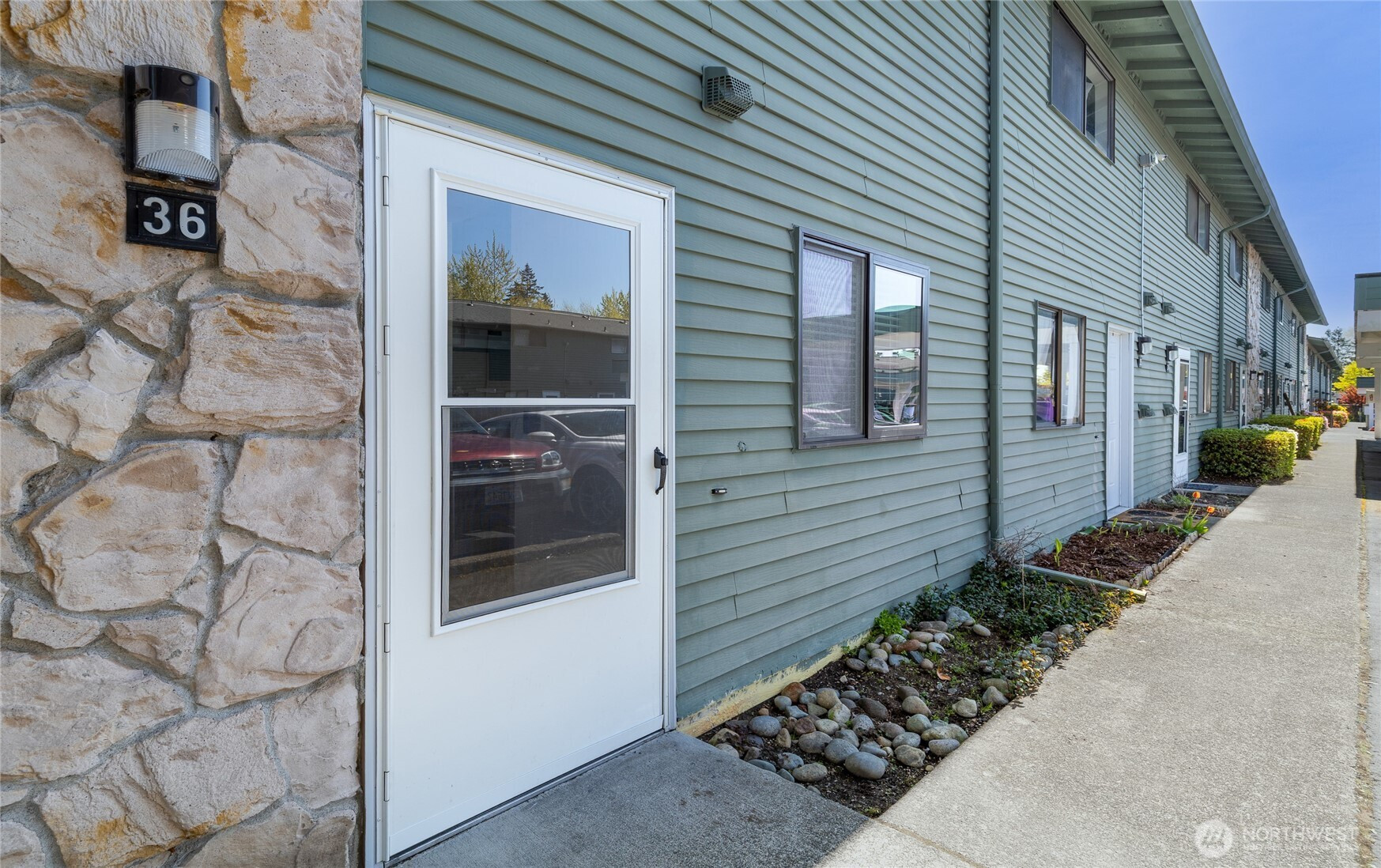 1040 S 320th Street, Federal Way, WA 98003