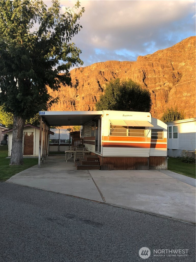 8818 Crescent Bar Road NW, Quincy, WA 98848