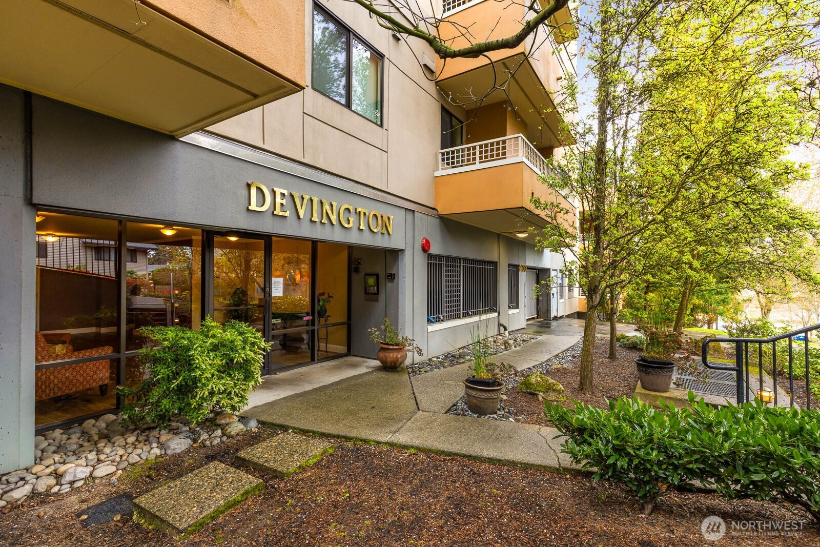 7600 SE 29th St, Mercer Island, WA 98040