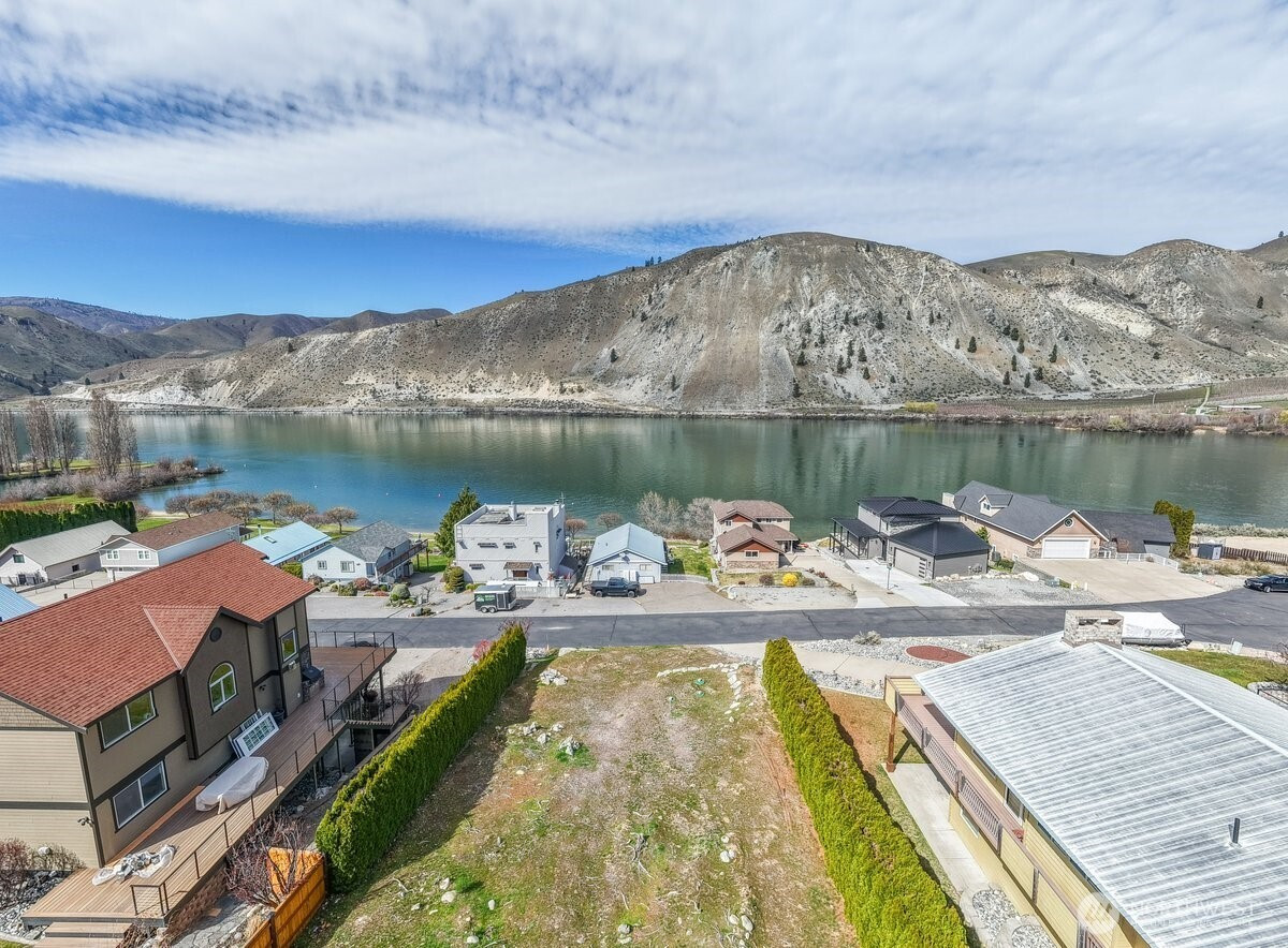 460 Lakefront Drive, Orondo, WA 98843