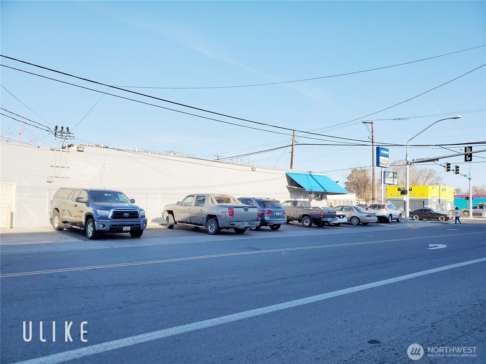 4641 N Track Road, Wapato, WA 98951