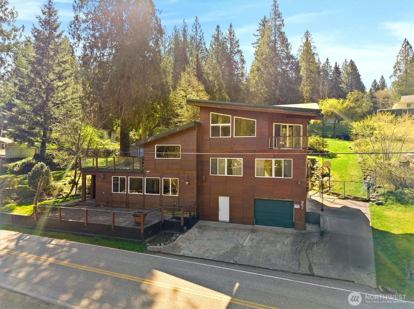 961 W Lake Samish Dr, Bellingham, WA 98229