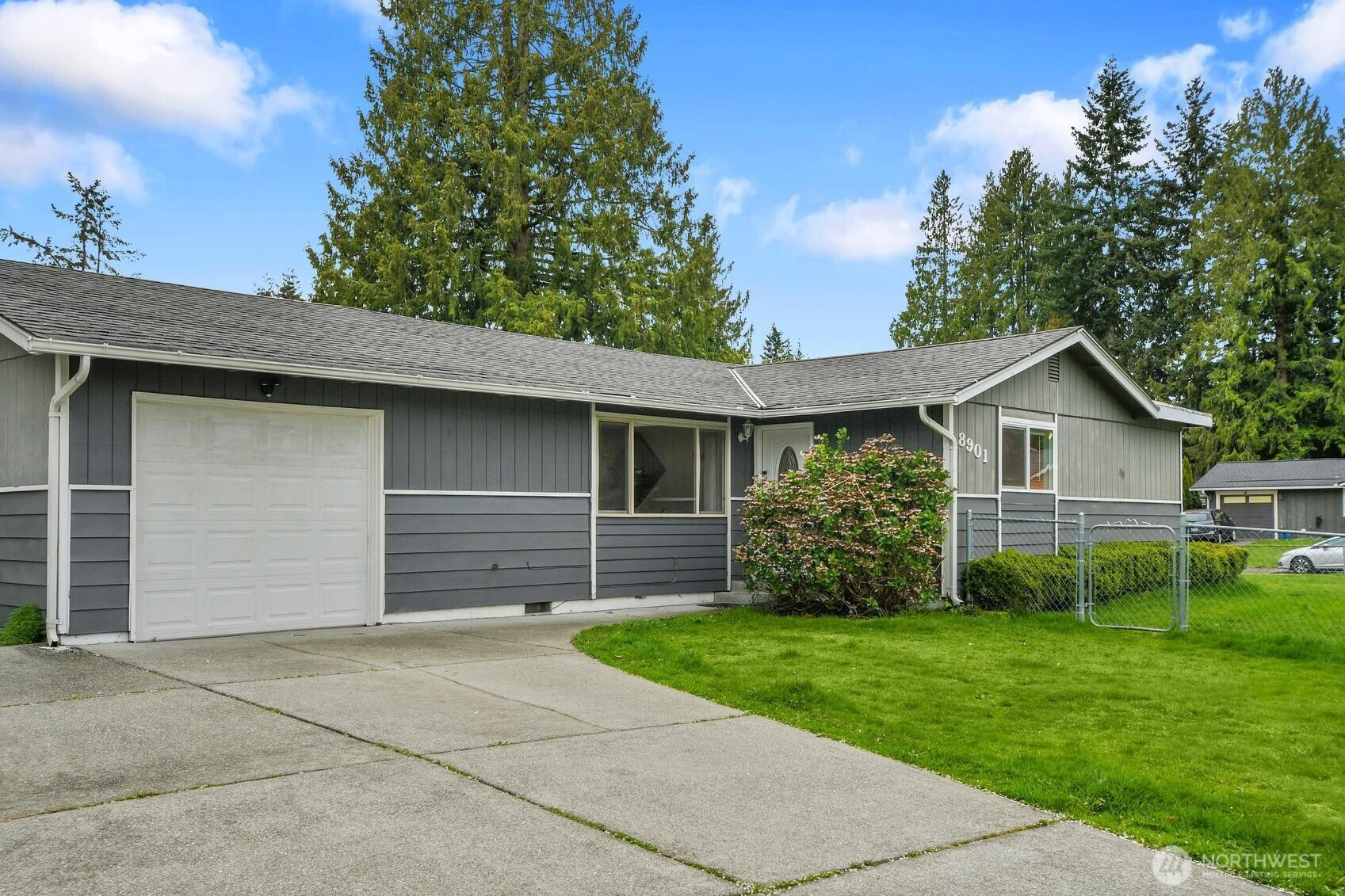 8901 Emerson Place, Everett, WA 98208