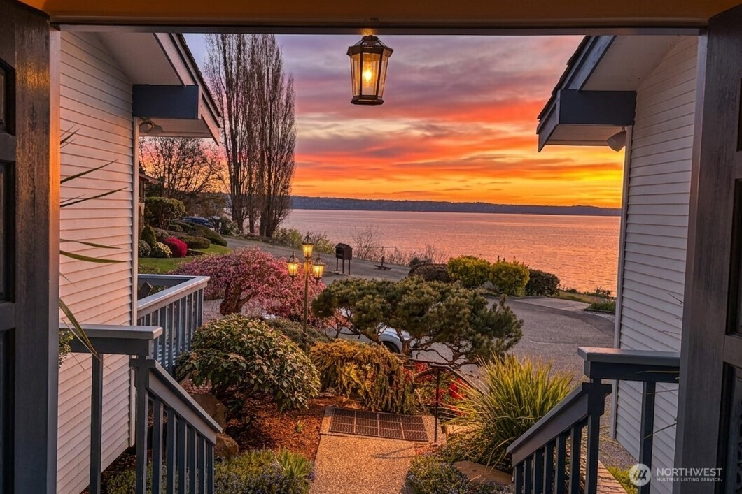 21550 1st Court S, Normandy Park, WA 98198