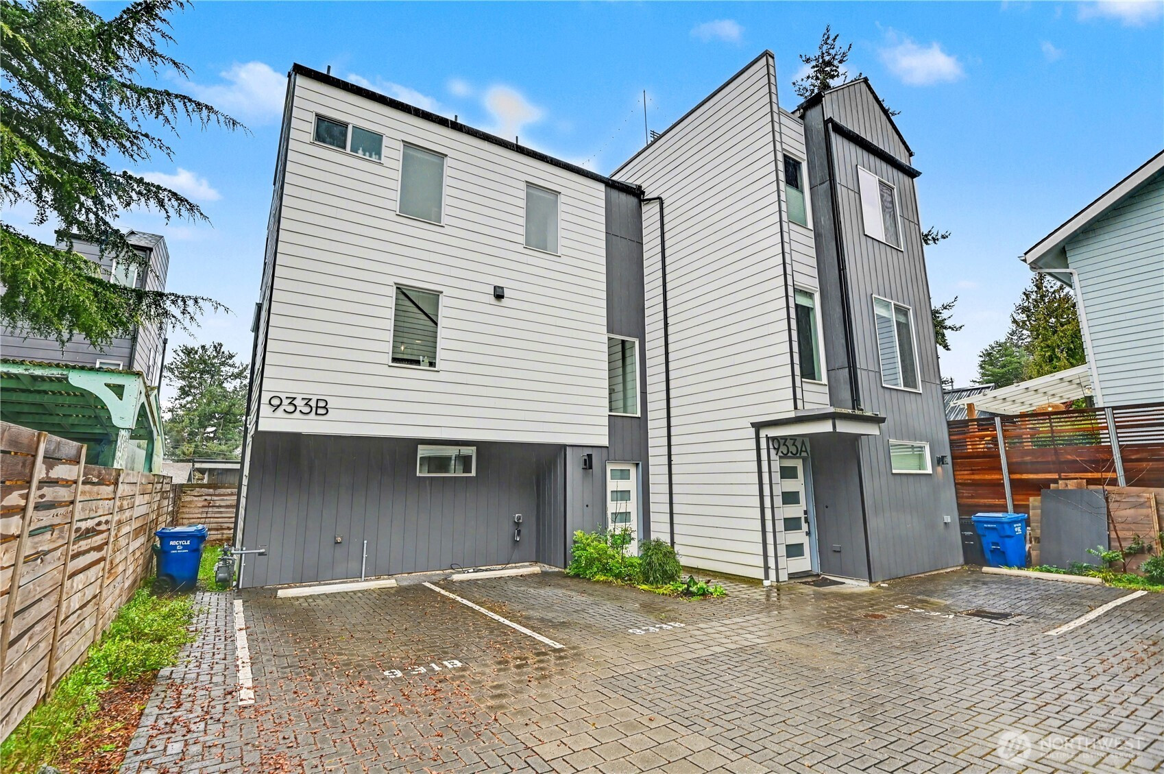 933 N 91st Street, Seattle, WA 98103