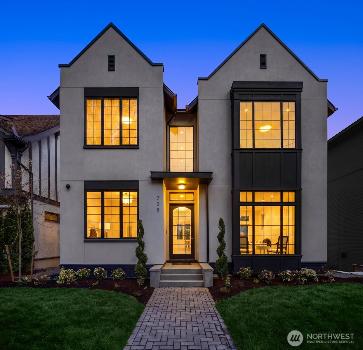 738 22nd Avenue E, Seattle, WA 98112