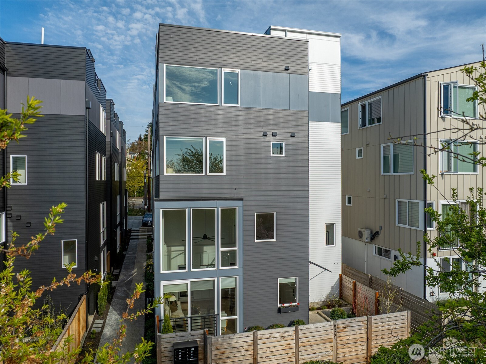 6320 41st Avenue SE, Seattle, WA 98136