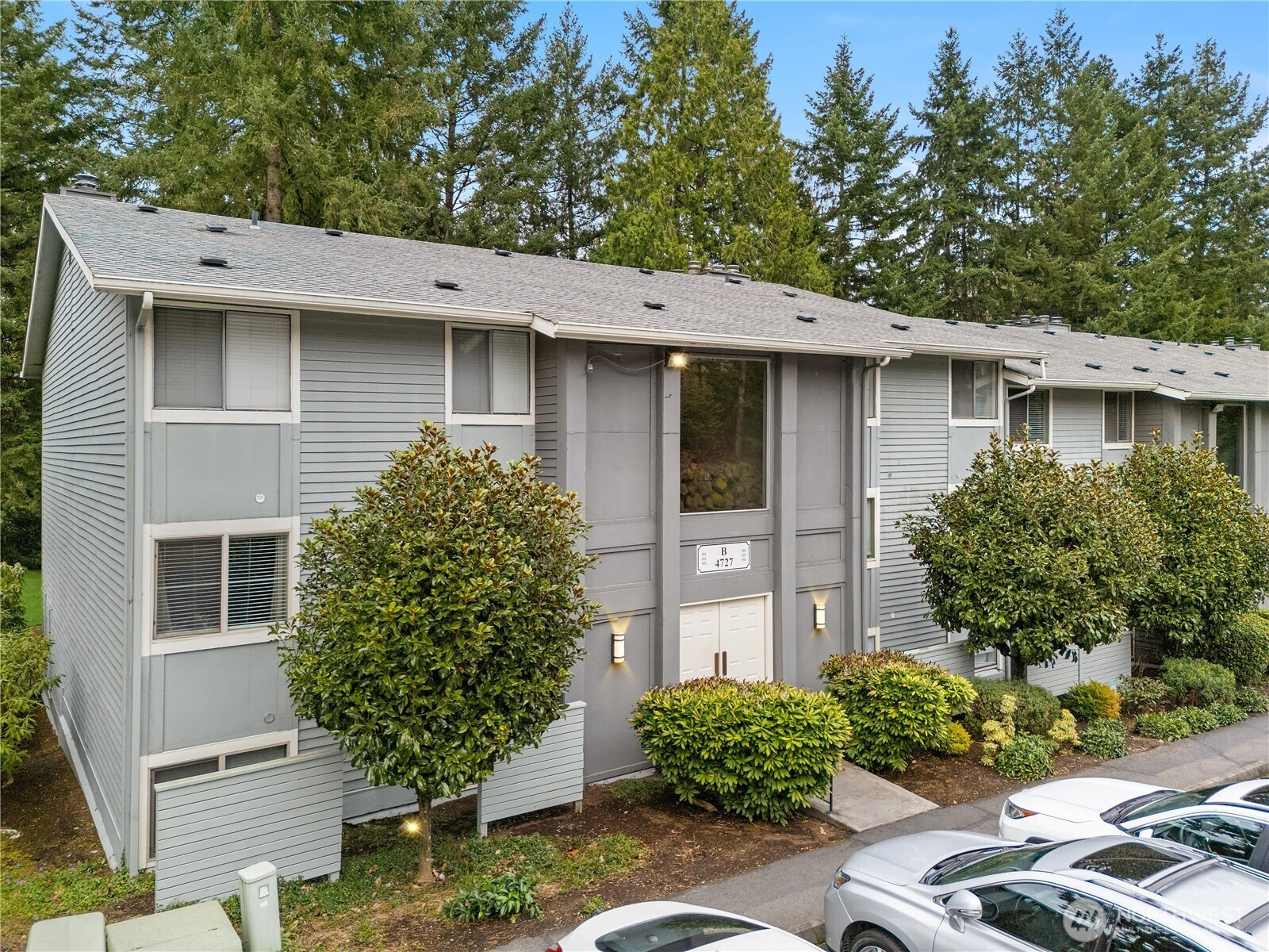 4727 W Lake Sammamish Parkway SE, Issaquah, WA 98027