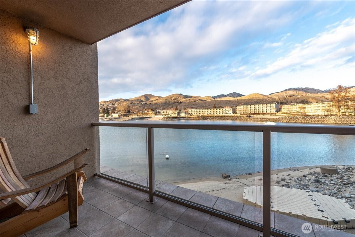 322 W Woodin Avenue, Chelan, WA 98816
