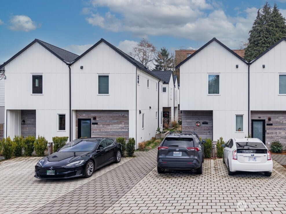 10350 Wallingford Avenue N, Seattle, WA 98133