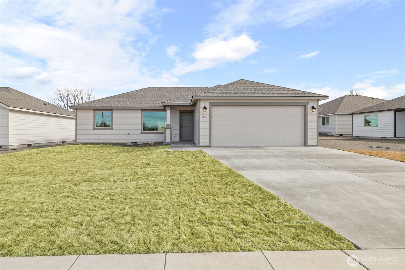 215 Lessor Loop, Moses Lake, WA 98837