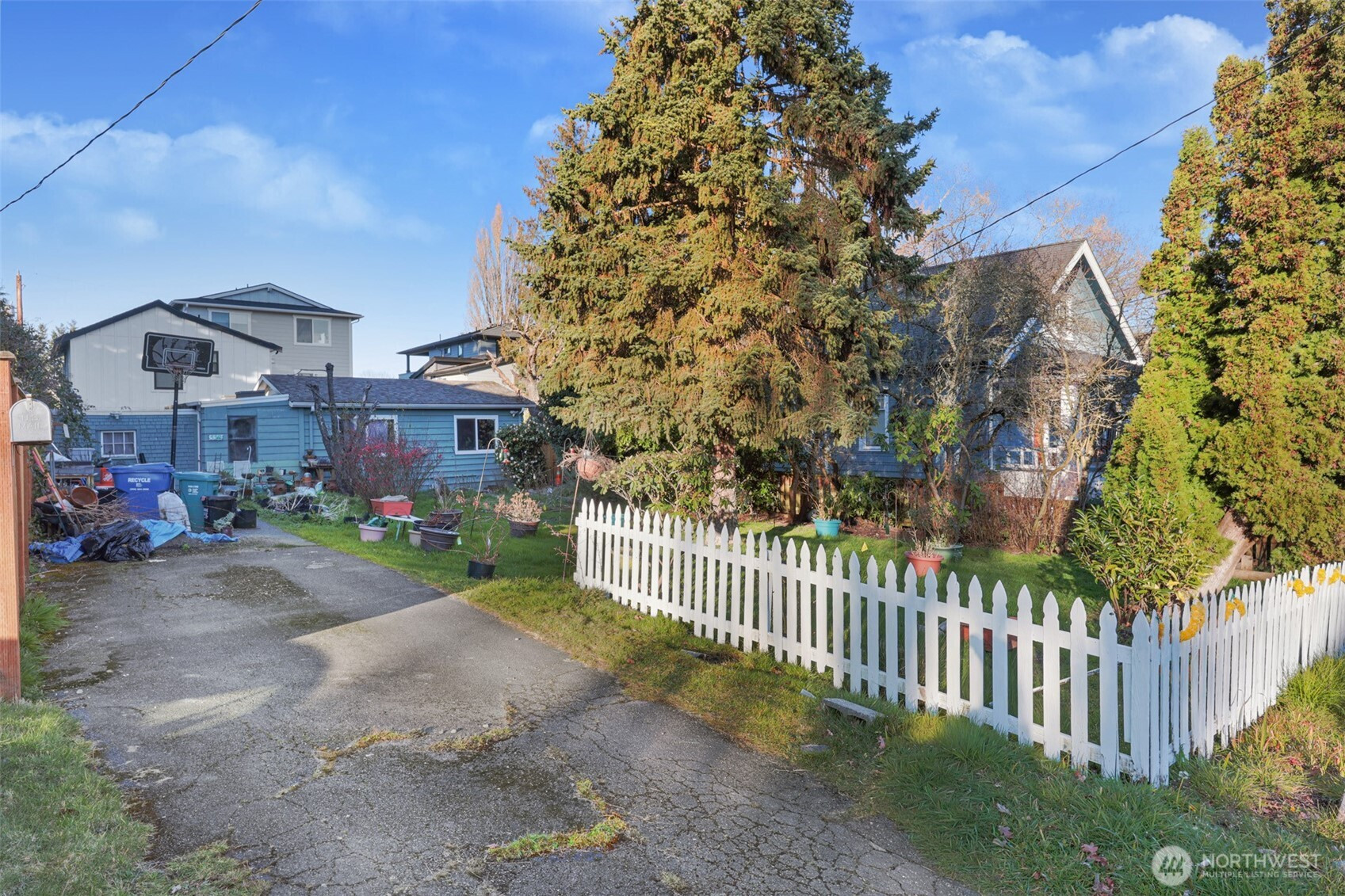 528 N 70th Street, Seattle, WA 98103