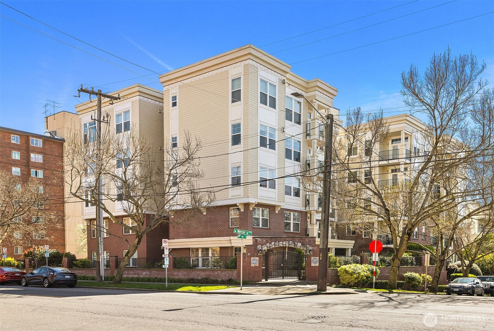 530 4th Avenue W, Seattle, WA 98119