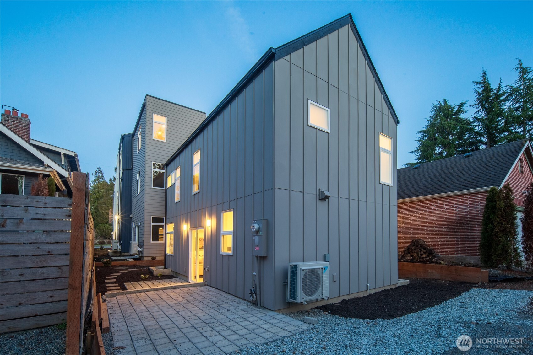 2935 39th Avenue SW, Seattle, WA 98116